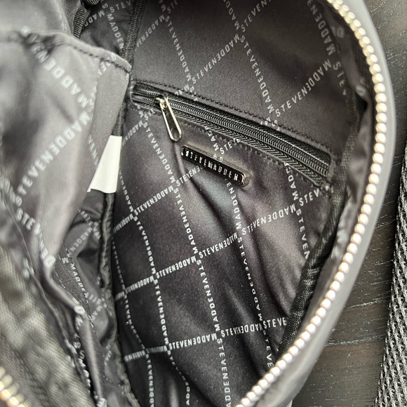 NWT STEVE MADDEN
Black BAURORA Quilted Sling Backpack With Pouch - Picture 7 of 14